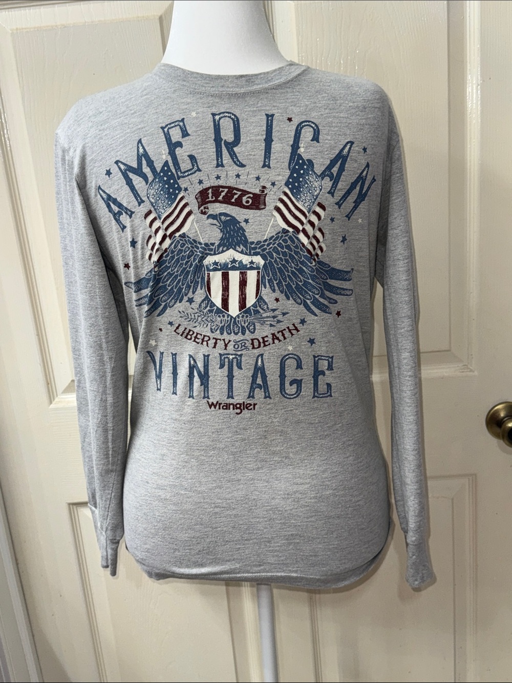 Wrangler Men’s M Gray Long Sleeve 'American Vintage' Graphic Tee with Flag Eagle